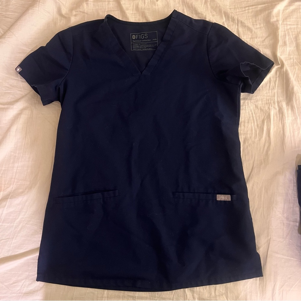 Figs Casma Three-Pocket Scrub Top - Navy